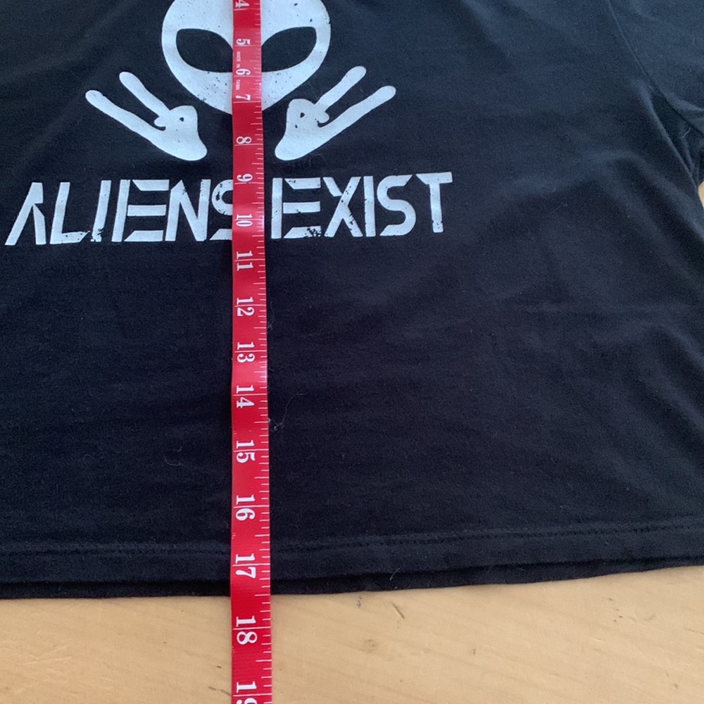 Riot Queen "Aliens Exist" Cropped Shirt - Picture 8 of 8